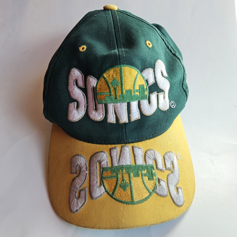 VTG Seattle Super Sonics Snapback Hat NBA Cap 90s Basketball Skyline Logo Green
